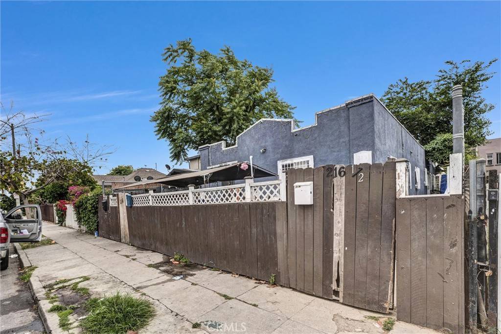 Los Angeles, CA 90011,216 E 54 TH