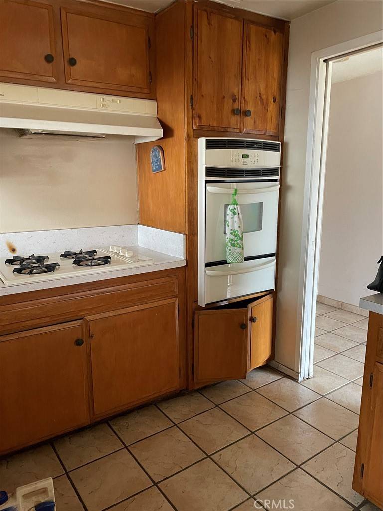 Santa Ana, CA 92704,910 S Bewley ST