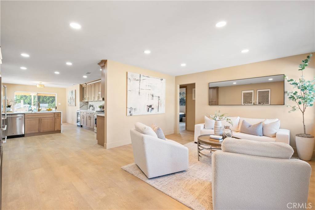 Los Angeles, CA 90034,3273 Tilden AVE