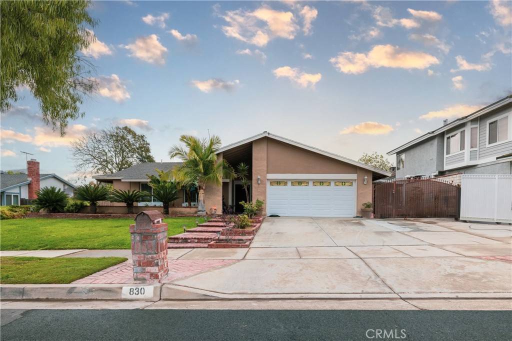 830 Aspen ST, Corona, CA 92879