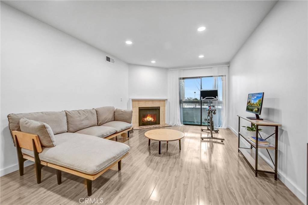 Glendale, CA 91204,460 Oak ST #316