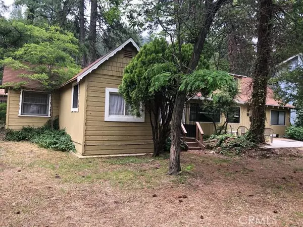 Crestline, CA 92325,23010 Oak LN