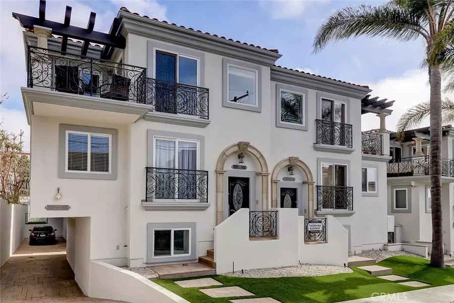 726 1st PL, Hermosa Beach, CA 90254