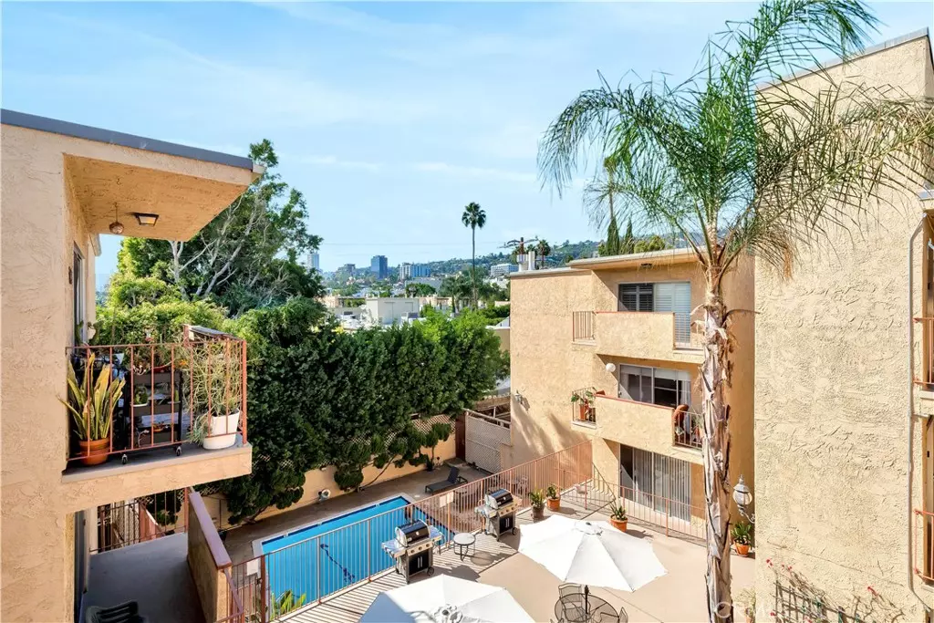 West Hollywood, CA 90069,837 N West Knoll DR #310