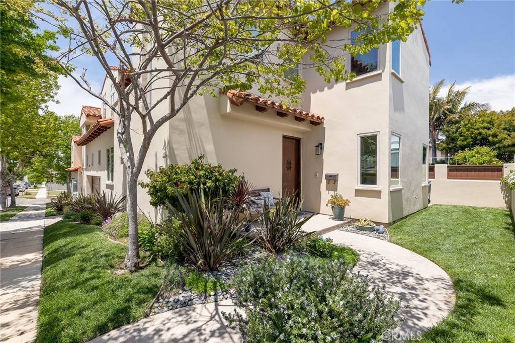 Redondo Beach, CA 90277,1005 Garnet Street