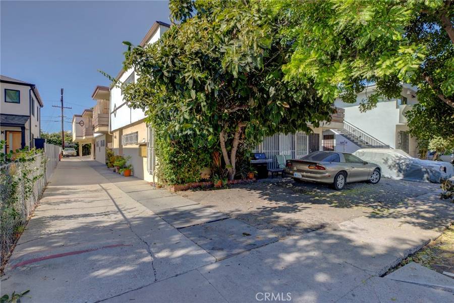 2621 Chariton ST, Los Angeles, CA 90034