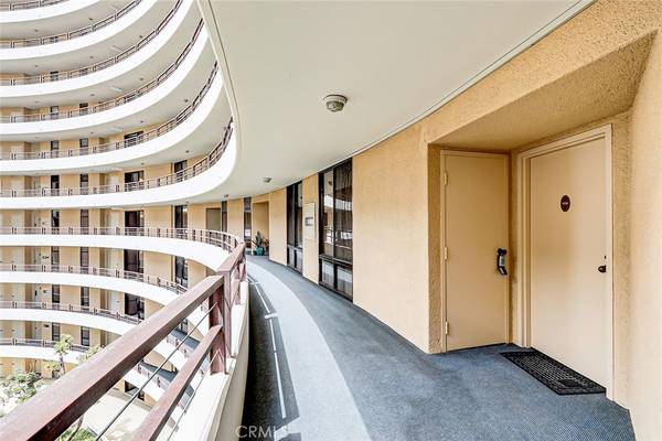 Marina Del Rey, CA 90292,4265 Marina City Drive #515