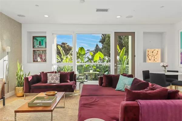 Los Angeles, CA 90038,6072 W Studio CT