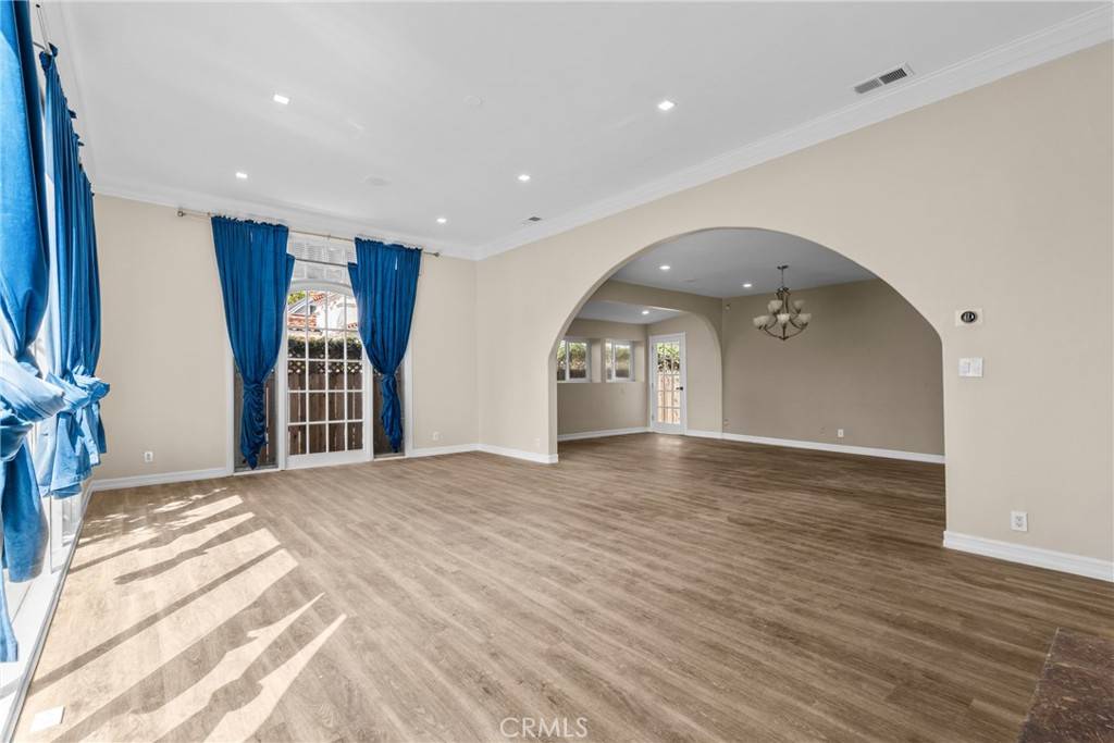Los Angeles, CA 90048,6329 Warner DR