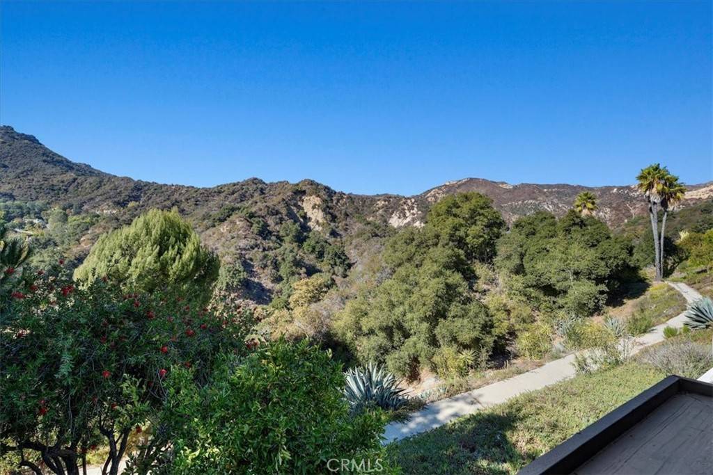 Pacific Palisades, CA 90272,1633 Michael LN
