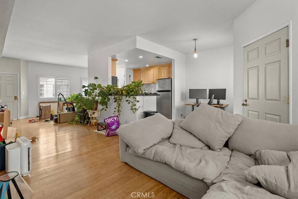 Los Angeles, CA 90027,4437 Avocado ST #107