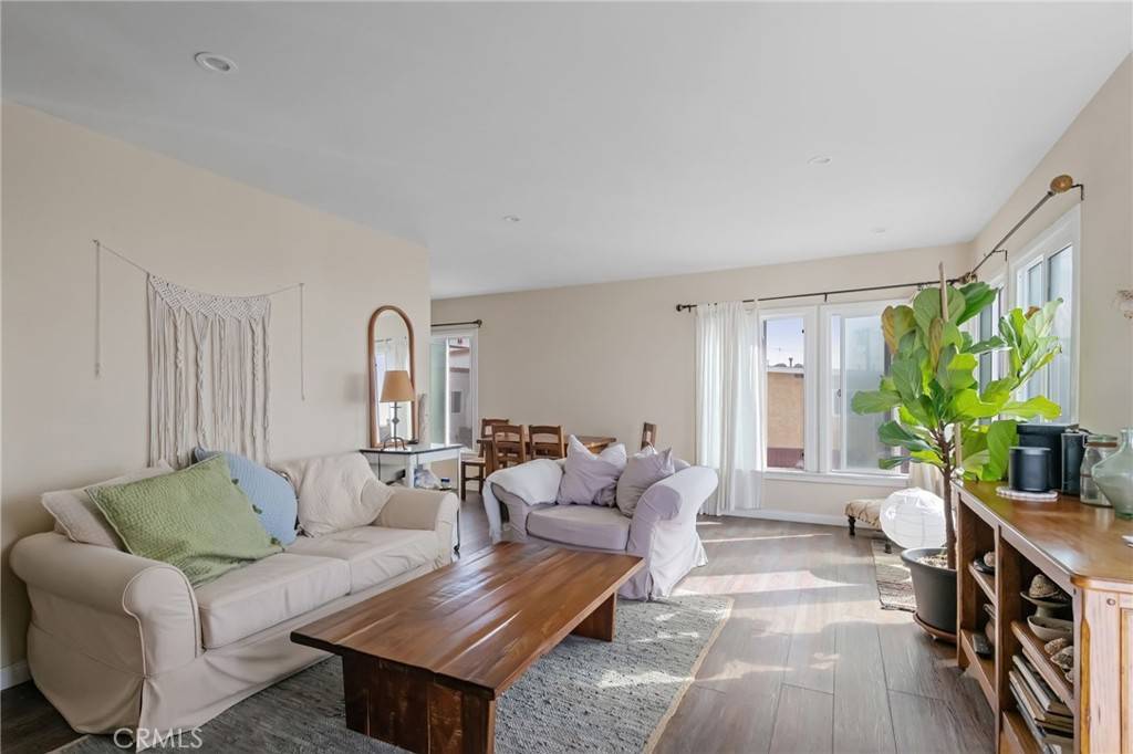 Manhattan Beach, CA 90266,221 40th ST