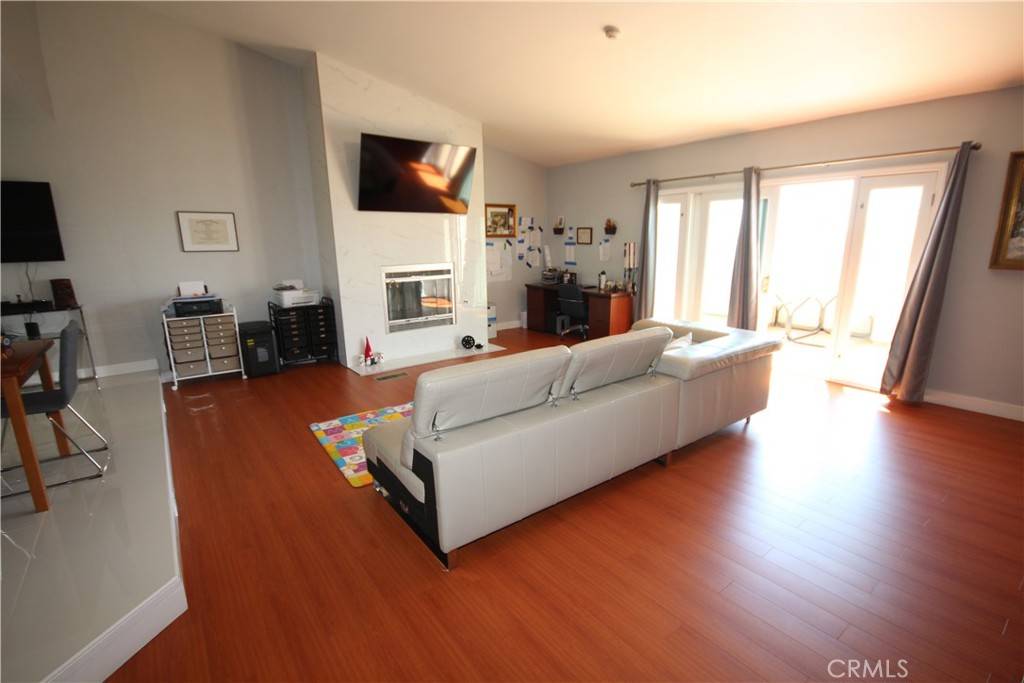 Redondo Beach, CA 90277,220 S Guadalupe AVE #5