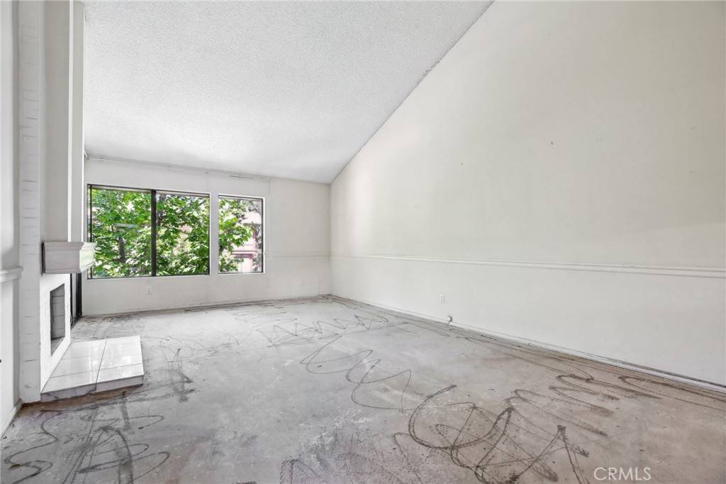 Signal Hill, CA 90755,2506 East Willow Street #302