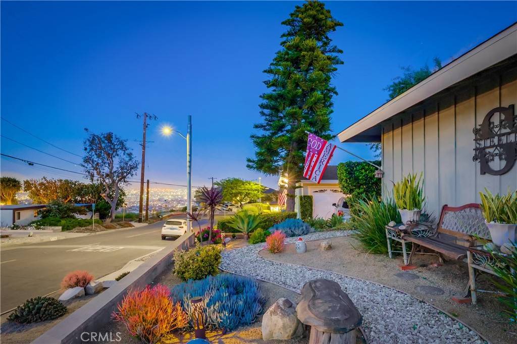 San Pedro, CA 90732,1717 Cumbre DR