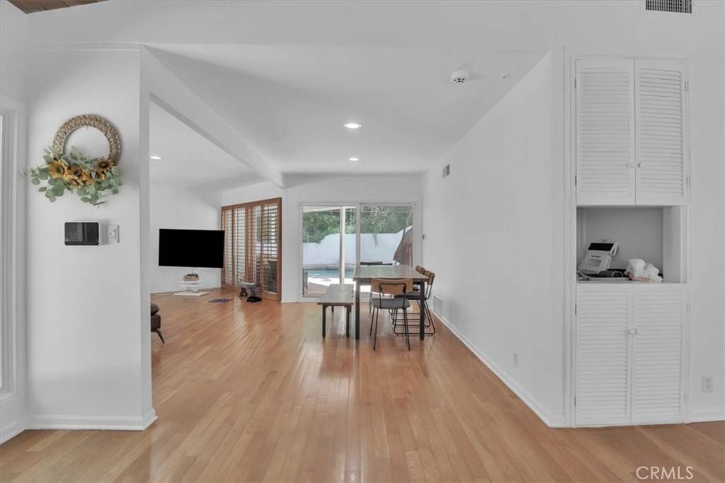 Beverly Hills, CA 90210,9466 Hidden Valley PL