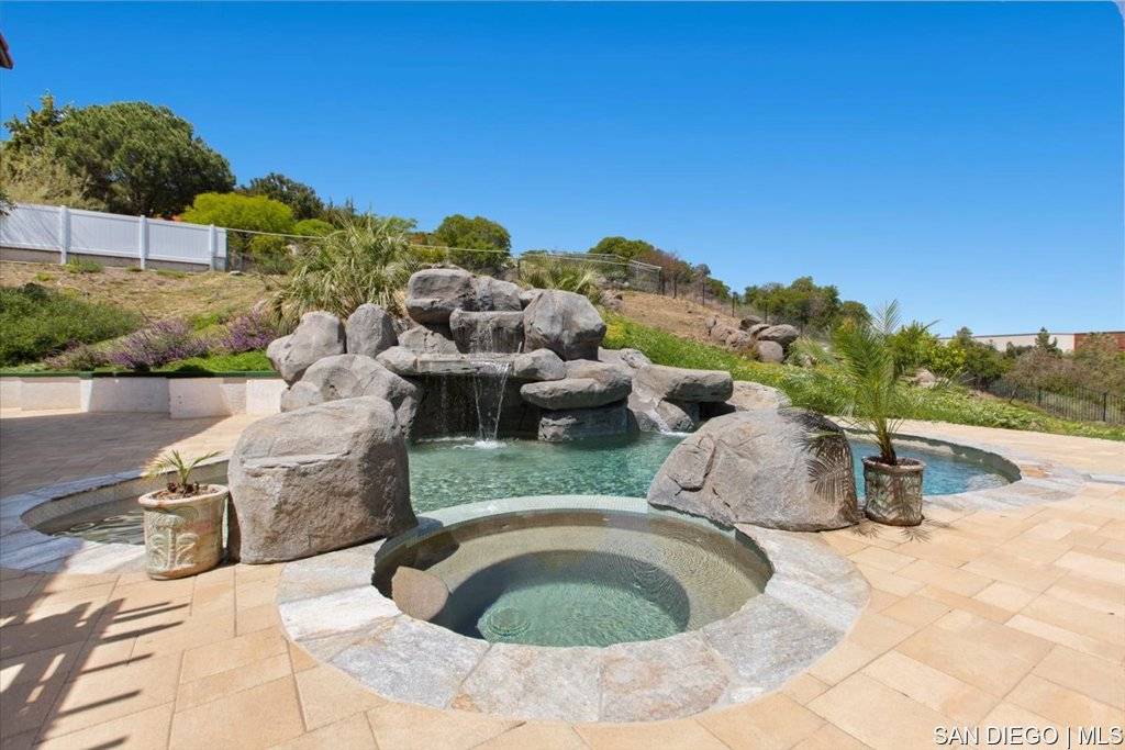 1444 Oak View WAY, Escondido, CA 92029