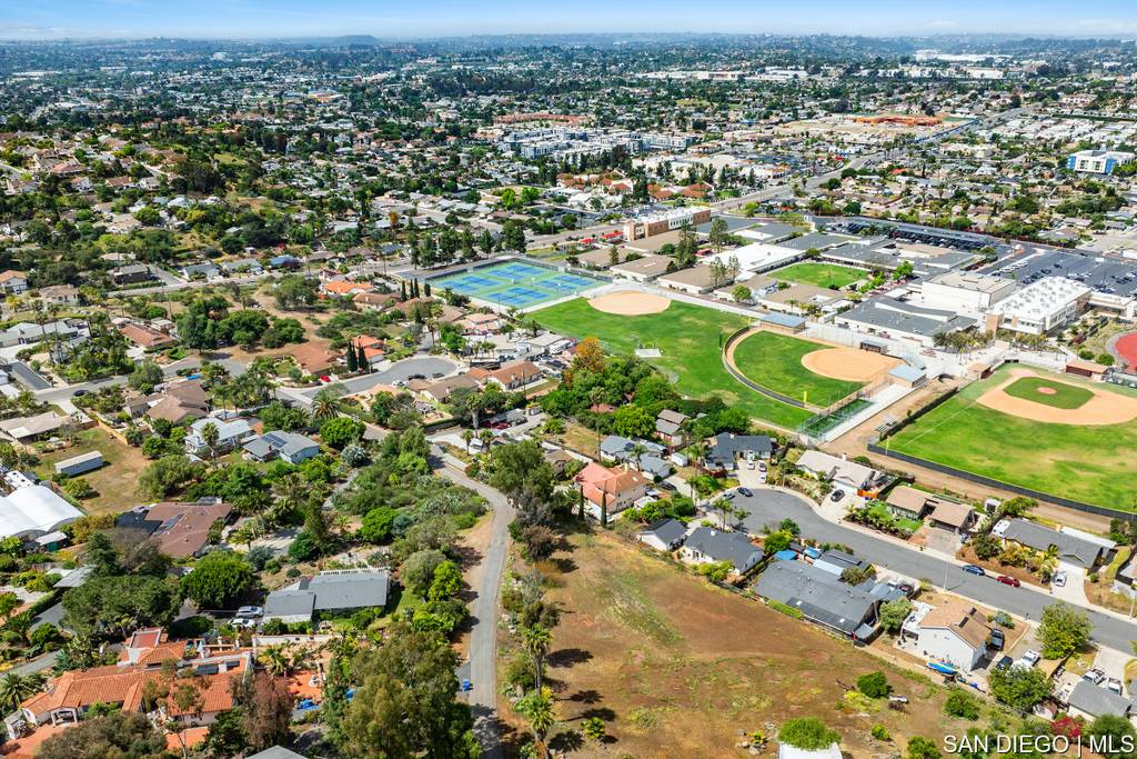 Vista, CA 92084,1649 San Luis Rey AVE