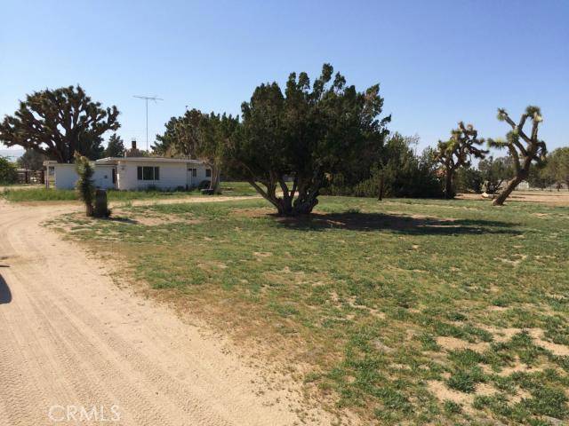 1824 W Avenue O, Palmdale, CA 93551