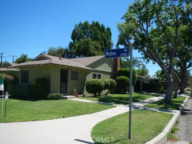 6902 Rubio AVE, Lake Balboa, CA 91406