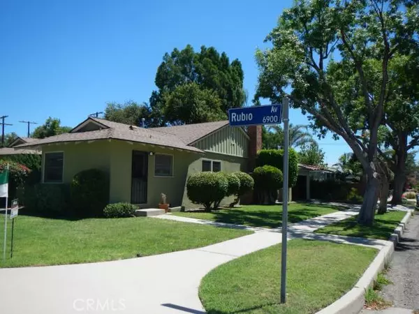 6902 Rubio AVE, Lake Balboa, CA 91406