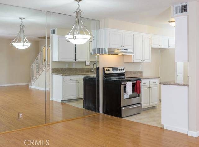 18525 Collins ST #A3, Tarzana, CA 91356