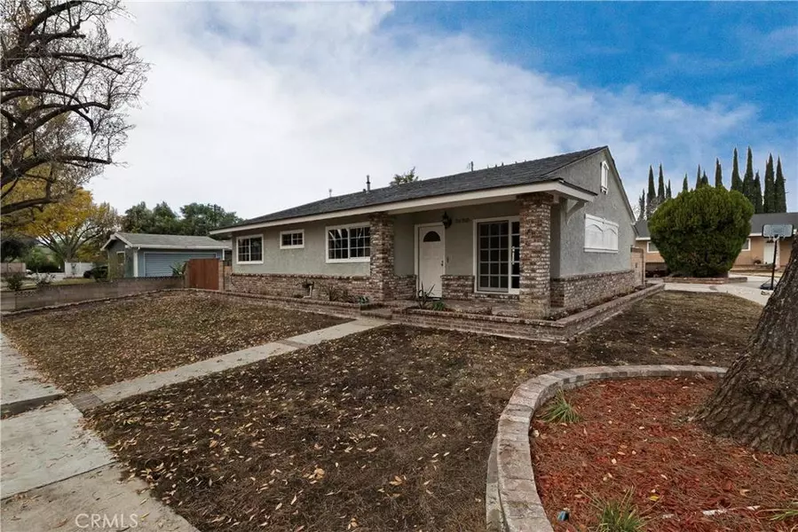 26705 Piedros DR, Saugus, CA 91350