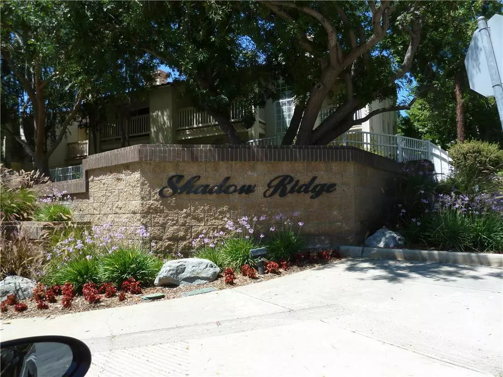 Oak Park, CA 91377,5744 Oak Bend LN #311