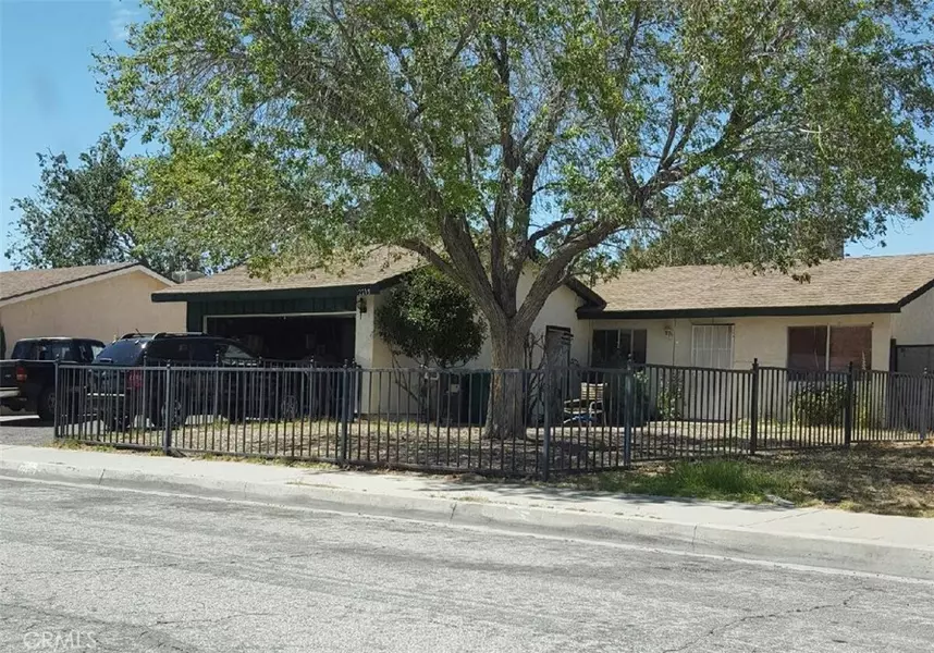 2215 W Avenue K15, Lancaster, CA 93536