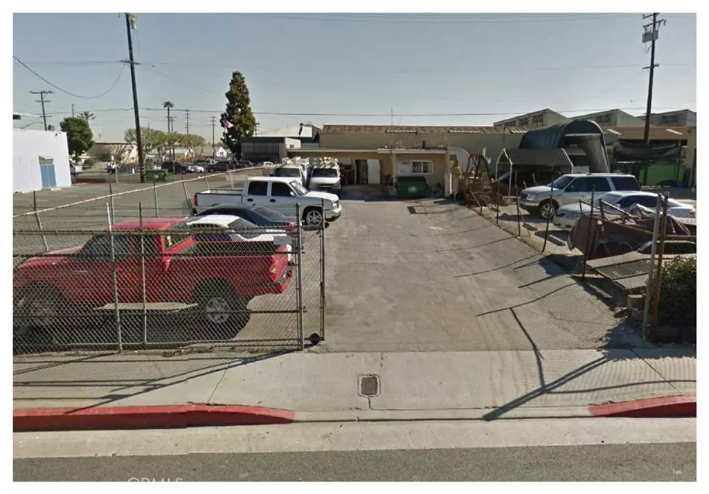 South Gate, CA 90280,8114 Otis ST