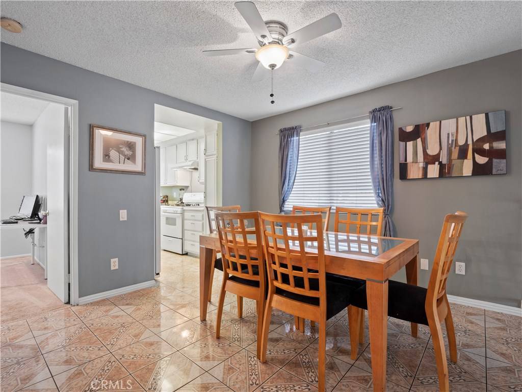 Arleta, CA 91331,9555 Woodman Ave #14