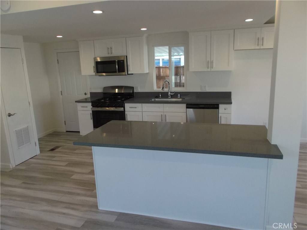 Chatsworth, CA 91311,21500 Lassen ST #181