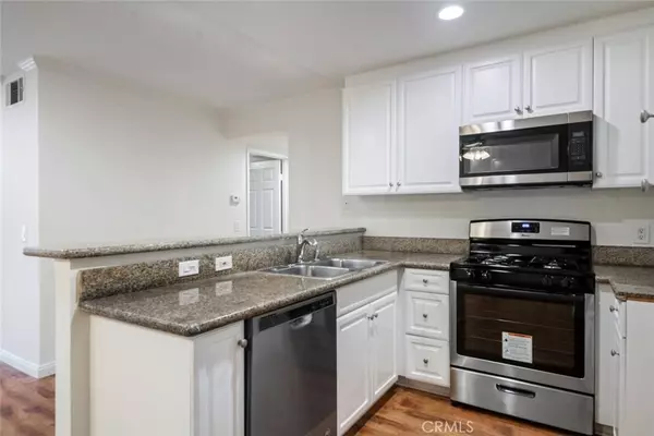 Woodland Hills, CA 91367,5525 Canoga AVE #124