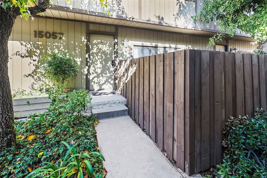 15057 Sherman WAY #E, Van Nuys, CA 91405