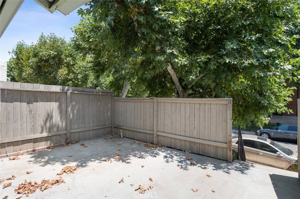 Agoura Hills, CA 91301,5269 Colodny DR #8