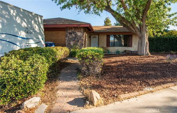 Newhall, CA 91321,24414 Jennifer PL