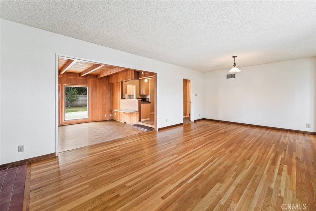 Long Beach, CA 90815,5930 E Deborah ST