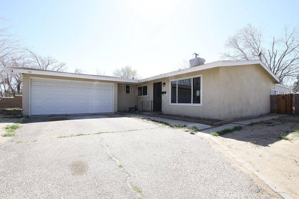 416 E Lingard ST, Lancaster, CA 93535