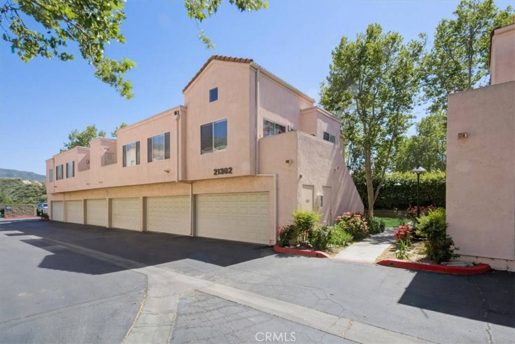 Newhall, CA 91321,21302 Nandina LN #204