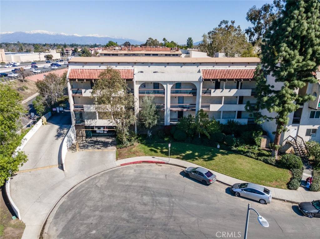 5460 White Oak AVE #C202, Encino, CA 91316