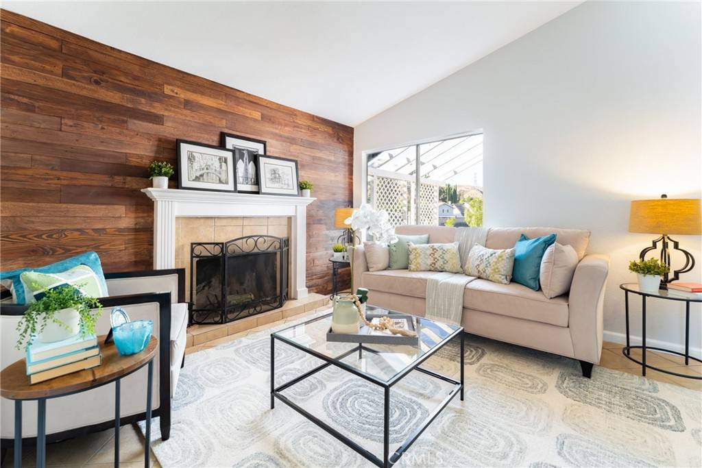Saugus, CA 91350,20612 Pam CT