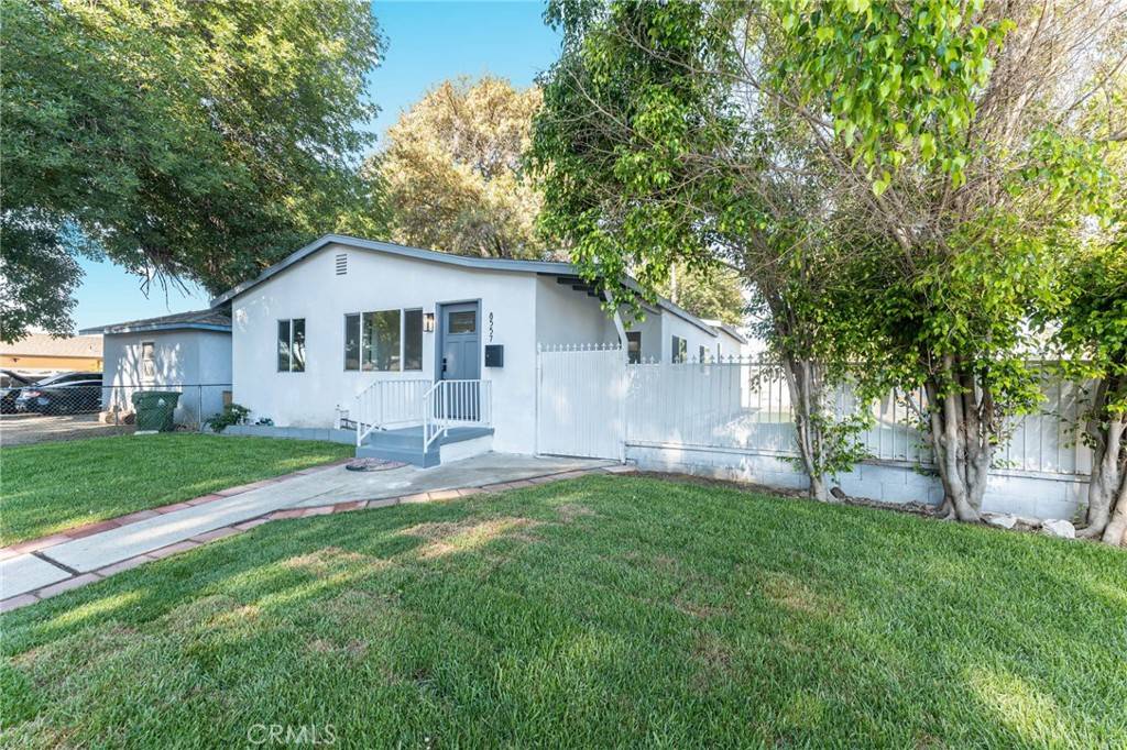 8557 Chimineas AVE, Northridge, CA 91325