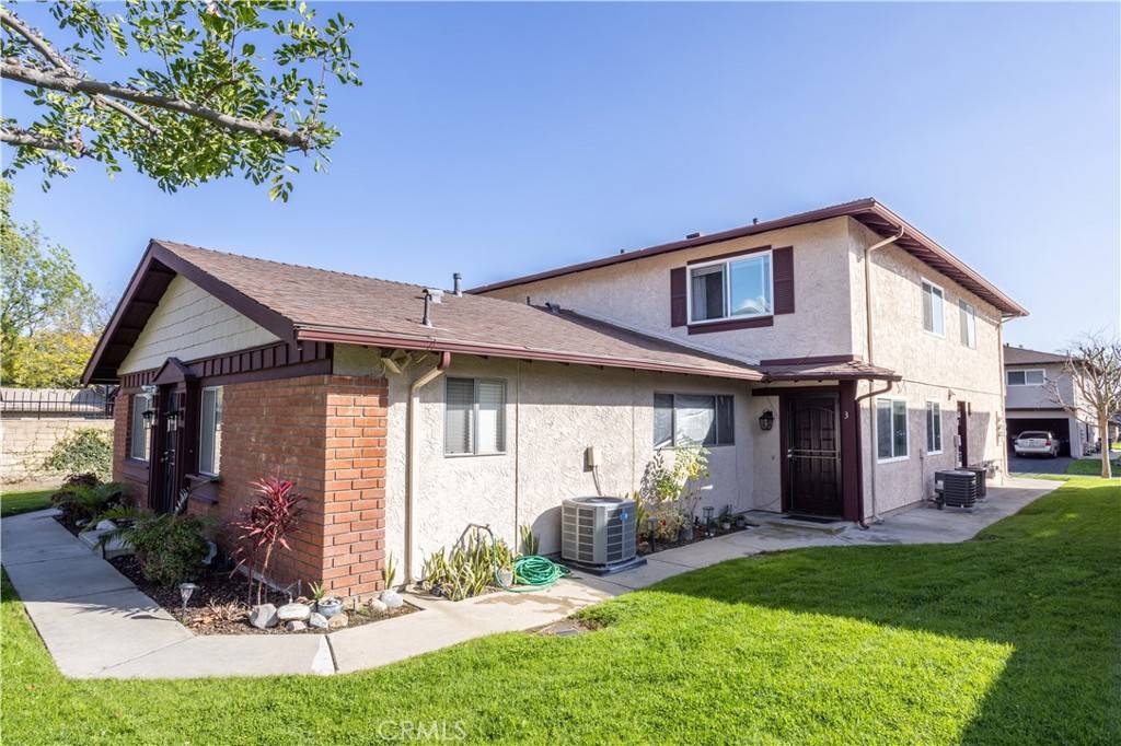 1126 W Calle De La Luna #3, Azusa, CA 91702