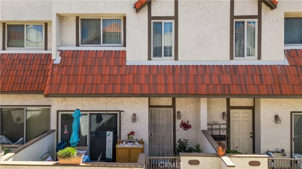 17935 River CIR #2, Canyon Country, CA 91387