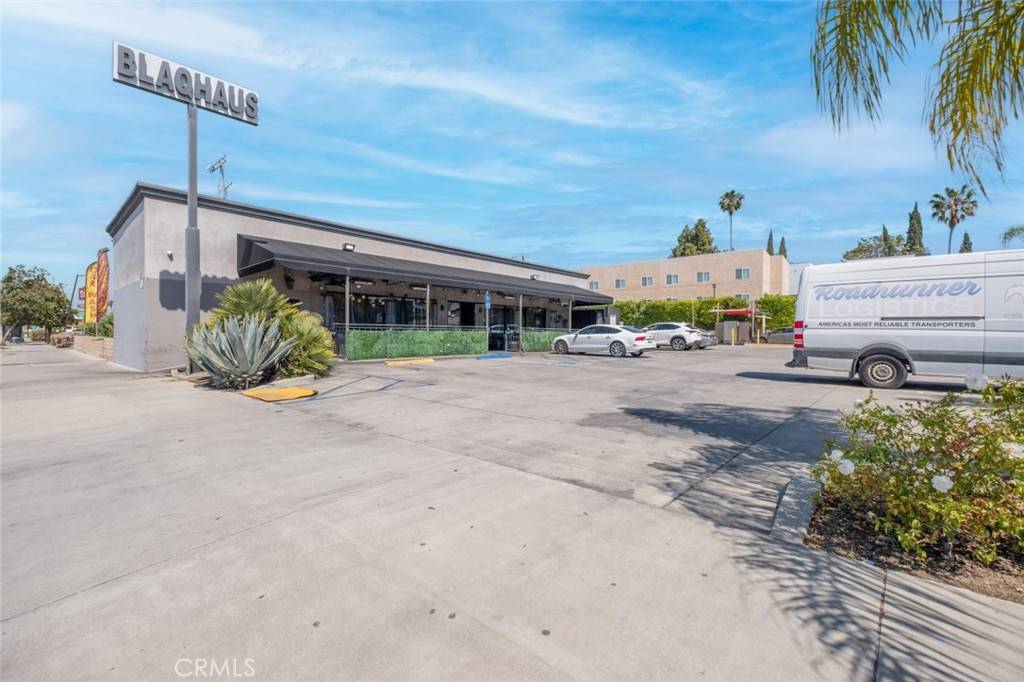 11671 Victory BLVD, North Hollywood, CA 91606