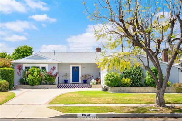 13442 Bassett ST, Valley Glen, CA 91405