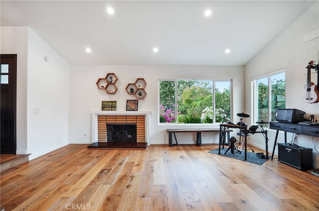 Newbury Park, CA 91320,258 Mesa AVE