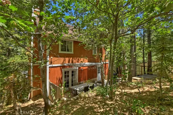 Lake Arrowhead, CA 92352,995 Teakwood DR