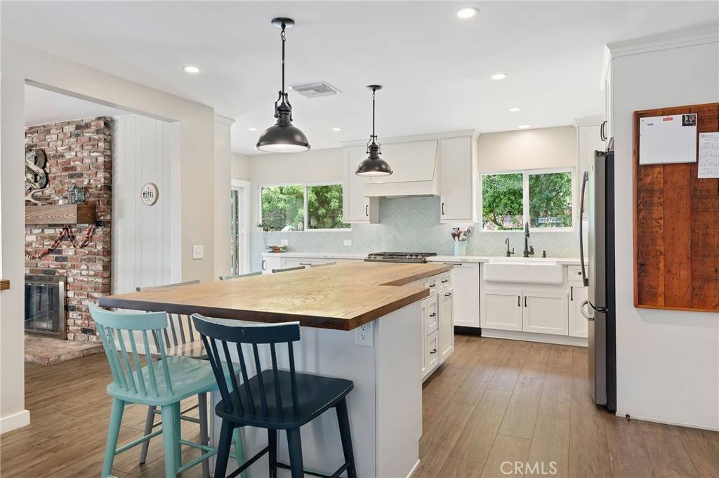 Granada Hills, CA 91344,11541 Encino AVE
