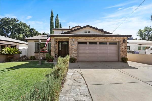 25208 De Wolfe RD, Newhall, CA 91321